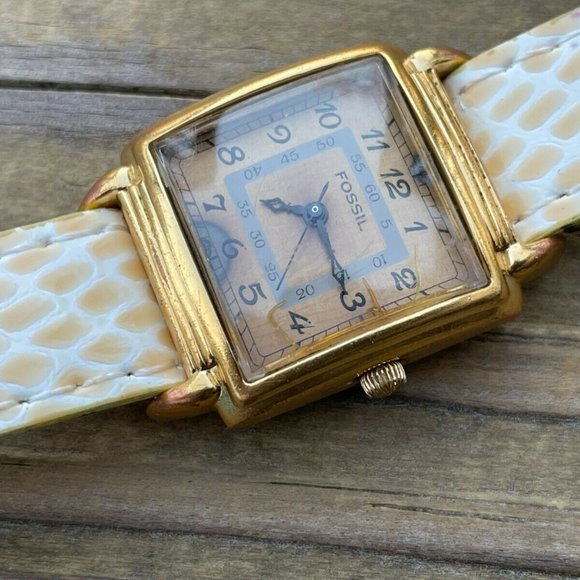 Vintage Fossil Wrist Watch Gold Tone Case analog Ladies Wrist Watch Read Desc - Picture 2 of 12